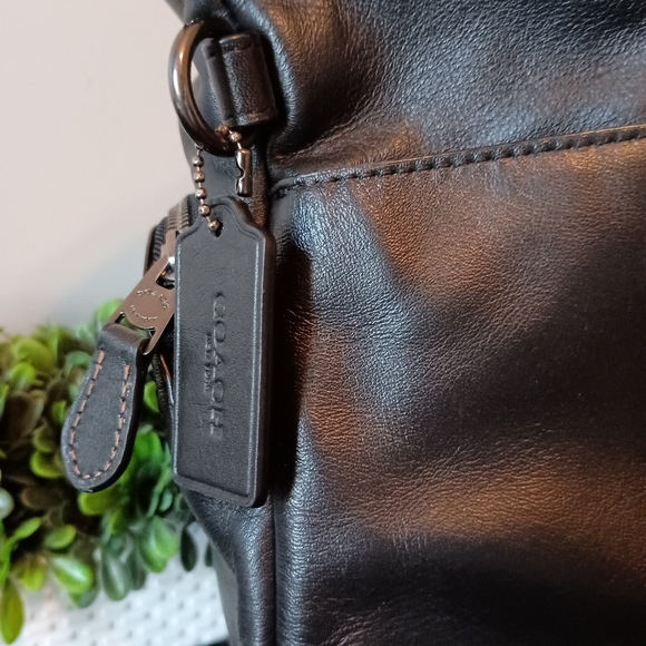 Coach Graham Tote - Picture 15 of 15